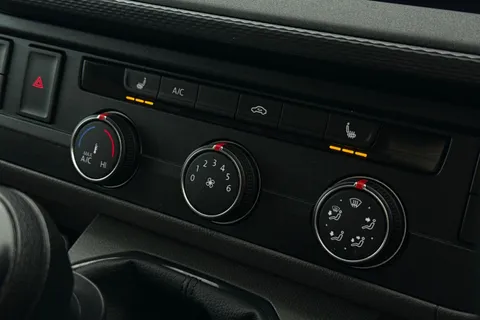 DE74VPK Volkswagen Transporter 2.0 TDI 110 Highline Van Thumbnail #22