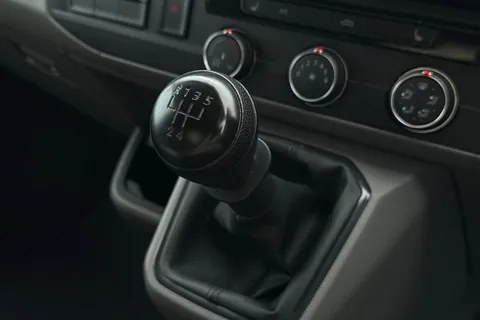 DE74VPK Volkswagen Transporter 2.0 TDI 110 Highline Van Thumbnail #23