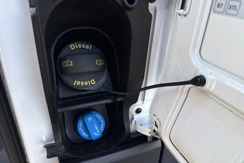 DG75CBY Volkswagen Crafter CR35 Commerce MWB 140 PS FWD  - Business Pack Thumbnail #24