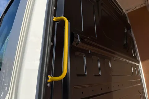 DG75CBY Volkswagen Crafter CR35 Commerce MWB 140 PS FWD  - Business Pack Thumbnail #32