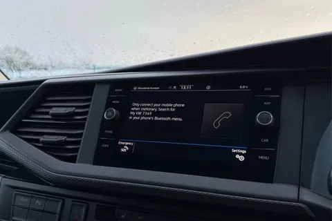 DE74VPK Volkswagen Transporter 2.0 TDI 110 Highline Van Thumbnail #38