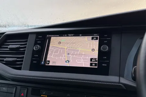 DE74VPK Volkswagen Transporter 2.0 TDI 110 Highline Van Thumbnail #40