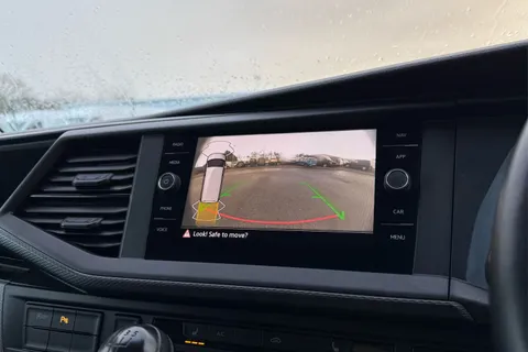 DE74VPK Volkswagen Transporter 2.0 TDI 110 Highline Van Thumbnail #42