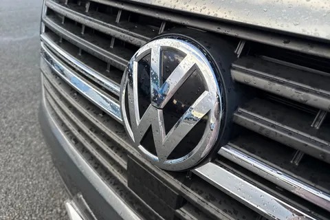 DE74VPK Volkswagen Transporter 2.0 TDI 110 Highline Van Thumbnail #47