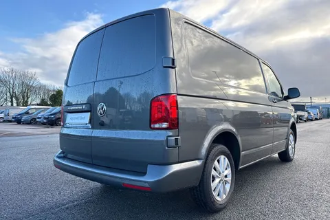 DE74VPK Volkswagen Transporter 2.0 TDI 110 Highline Van Thumbnail #48
