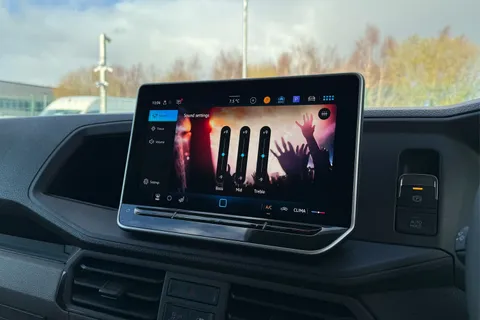 DG75CBY Volkswagen Crafter CR35 Commerce MWB 140 PS FWD  - Business Pack Thumbnail #55