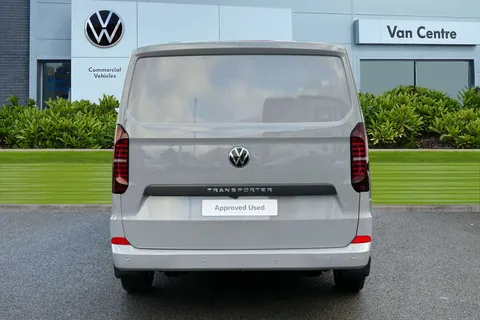 BT75DFK Volkswagen Transporter 2.0 TDI 150 Commerce Pro Van Auto-Tailgate Thumbnail #4