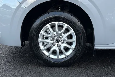 BT75DFD Volkswagen Transporter 2.0 TDI 150 Commerce Pro Van Auto-Tailgate Thumbnail #7