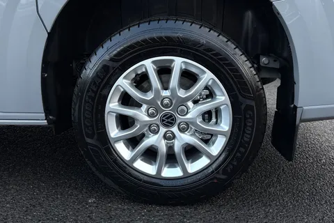 BT75DFV Volkswagen Transporter 2.0 TDI 150 Commerce Pro Van Auto-Tailgate Thumbnail #10