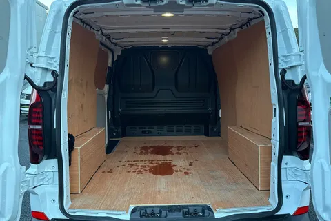 MF25JHY Volkswagen Transporter 2.0 TDI 150 Commerce Plus Van Thumbnail #9