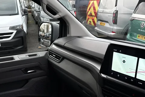 BT75DFD Volkswagen Transporter 2.0 TDI 150 Commerce Pro Van Auto-Tailgate Thumbnail #15