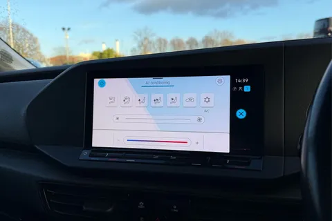 BF22AVM Volkswagen Caddy 2.0 TDI 102PS Commerce Pro Van Thumbnail #19