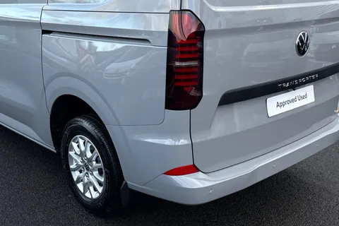 BT75DFD Volkswagen Transporter 2.0 TDI 150 Commerce Pro Van Auto-Tailgate Thumbnail #16