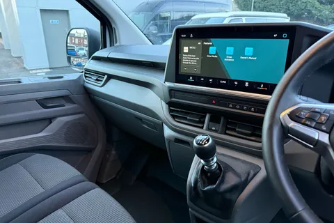 MF25HRM Volkswagen Transporter 2.0 TDI 150 Commerce Plus Van Thumbnail #15