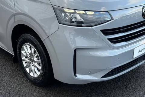 BT75DFD Volkswagen Transporter 2.0 TDI 150 Commerce Pro Van Auto-Tailgate Thumbnail #17