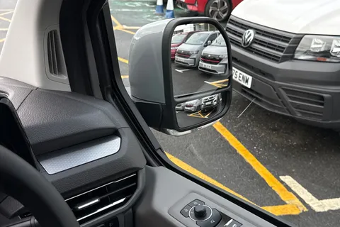 BT75DFD Volkswagen Transporter 2.0 TDI 150 Commerce Pro Van Auto-Tailgate Thumbnail #18