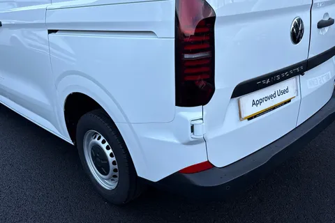 MF25JHY Volkswagen Transporter 2.0 TDI 150 Commerce Plus Van Thumbnail #15