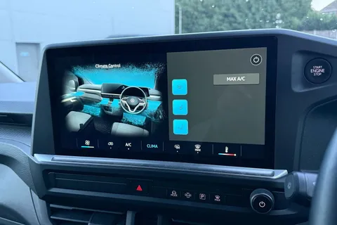 MF25HRM Volkswagen Transporter 2.0 TDI 150 Commerce Plus Van Thumbnail #19