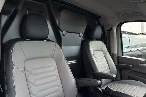 BT75DFD Volkswagen Transporter 2.0 TDI 150 Commerce Pro Van Auto-Tailgate Thumbnail #21