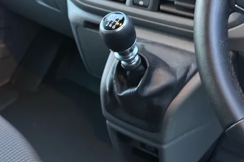 MF25HRM Volkswagen Transporter 2.0 TDI 150 Commerce Plus Van Thumbnail #20