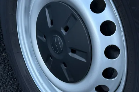 MF25HRM Volkswagen Transporter 2.0 TDI 150 Commerce Plus Van Thumbnail #26