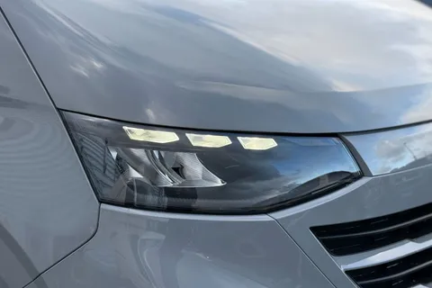 BT75DFD Volkswagen Transporter 2.0 TDI 150 Commerce Pro Van Auto-Tailgate Thumbnail #28