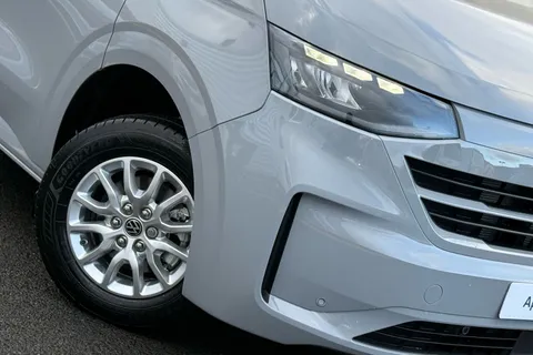 BT75DFD Volkswagen Transporter 2.0 TDI 150 Commerce Pro Van Auto-Tailgate Thumbnail #29