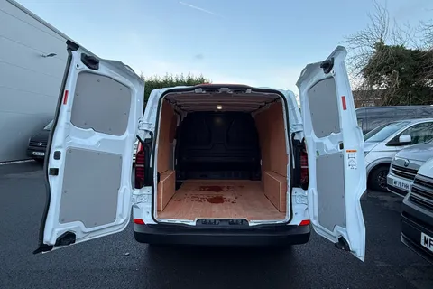 MF25JHY Volkswagen Transporter 2.0 TDI 150 Commerce Plus Van Thumbnail #30