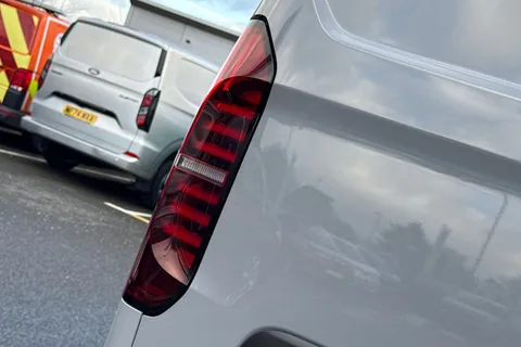 BT75DFD Volkswagen Transporter 2.0 TDI 150 Commerce Pro Van Auto-Tailgate Thumbnail #34