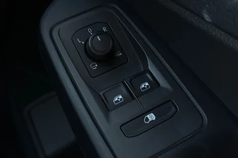 BF22AVM Volkswagen Caddy 2.0 TDI 102PS Commerce Pro Van Thumbnail #39