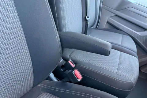 MF25JHY Volkswagen Transporter 2.0 TDI 150 Commerce Plus Van Thumbnail #32