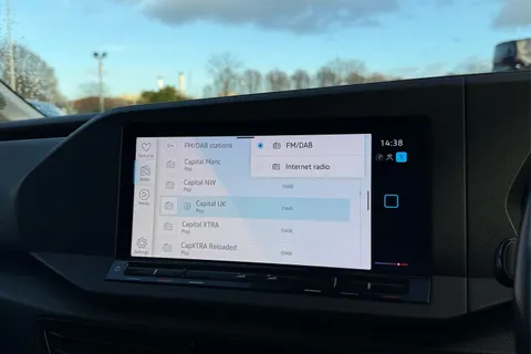 BF22AVM Volkswagen Caddy 2.0 TDI 102PS Commerce Pro Van Thumbnail #42