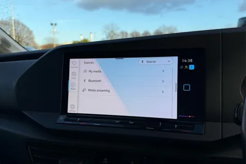 BF22AVM Volkswagen Caddy 2.0 TDI 102PS Commerce Pro Van Thumbnail #43