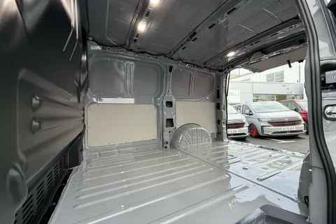 BT75DFD Volkswagen Transporter 2.0 TDI 150 Commerce Pro Van Auto-Tailgate Thumbnail #43