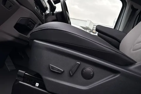 BT75DFD Volkswagen Transporter 2.0 TDI 150 Commerce Pro Van Auto-Tailgate Thumbnail #50