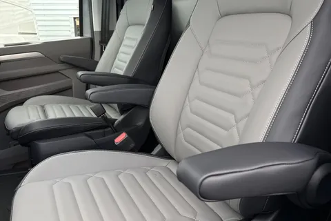 BT75DFD Volkswagen Transporter 2.0 TDI 150 Commerce Pro Van Auto-Tailgate Thumbnail #51