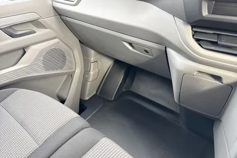 DE75KVK Volkswagen Transporter 2.0 TDI 110 Commerce Pro Van Thumbnail #19