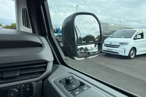 DE75KVK Volkswagen Transporter 2.0 TDI 110 Commerce Pro Van Thumbnail #20