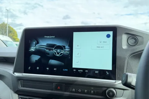 DE75KVK Volkswagen Transporter 2.0 TDI 110 Commerce Pro Van Thumbnail #21