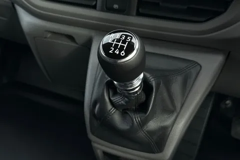 DE75KVK Volkswagen Transporter 2.0 TDI 110 Commerce Pro Van Thumbnail #22