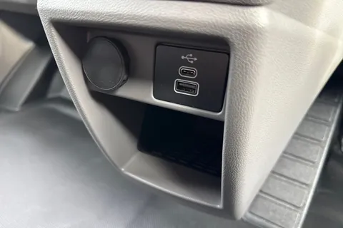 DE75KVK Volkswagen Transporter 2.0 TDI 110 Commerce Pro Van Thumbnail #36