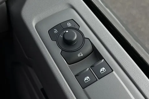 DE75KVK Volkswagen Transporter 2.0 TDI 110 Commerce Pro Van Thumbnail #42