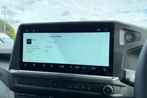 DE75KVK Volkswagen Transporter 2.0 TDI 110 Commerce Pro Van Thumbnail #55