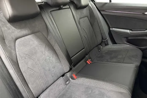 DC25UUB Volkswagen Golf 1.5 TSI 204 Style eHybrid 5dr DSG ⭐18' Catania alloy wheels, Winter package Thumbnail #10