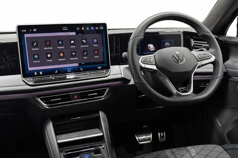 DE25GBV Volkswagen Tiguan 2.0 TDI R-Line 5dr DSG ⭐Towbar, IQ lights, Info and driver  package ⭐ Thumbnail #2