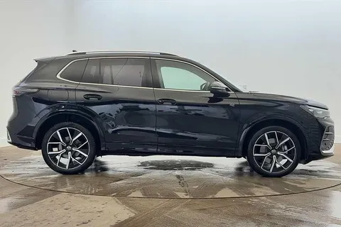 DE25GBV Volkswagen Tiguan 2.0 TDI R-Line 5dr DSG ⭐Towbar, IQ lights, Info and driver  package ⭐ Thumbnail #4