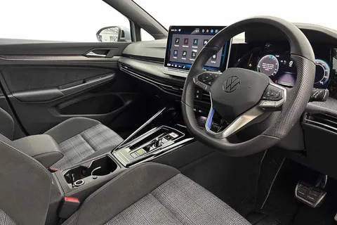 DF25RWE Volkswagen Golf 1.5 TSI 272 GTE eHybrid 5dr DSG **PAN ROOF + HEADS UP DISPLAY** Thumbnail #6