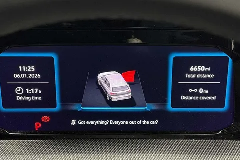 DF25RWE Volkswagen Golf 1.5 TSI 272 GTE eHybrid 5dr DSG **PAN ROOF + HEADS UP DISPLAY** Thumbnail #11