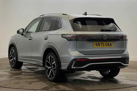 KN75OAA Volkswagen Tiguan 1.5 TSI 272 eHybrid R-Line 5dr DSG **PAN ROOF + INFO PACK PLUS + DRIVER ASS Thumbnail #3