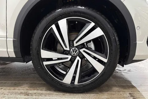 KP25XGZ Volkswagen T-Roc 1.5 TSI R-Line 5dr DSG **PAN ROOF + 18' NEVADA ALLOYS + REV CAM** Thumbnail #5